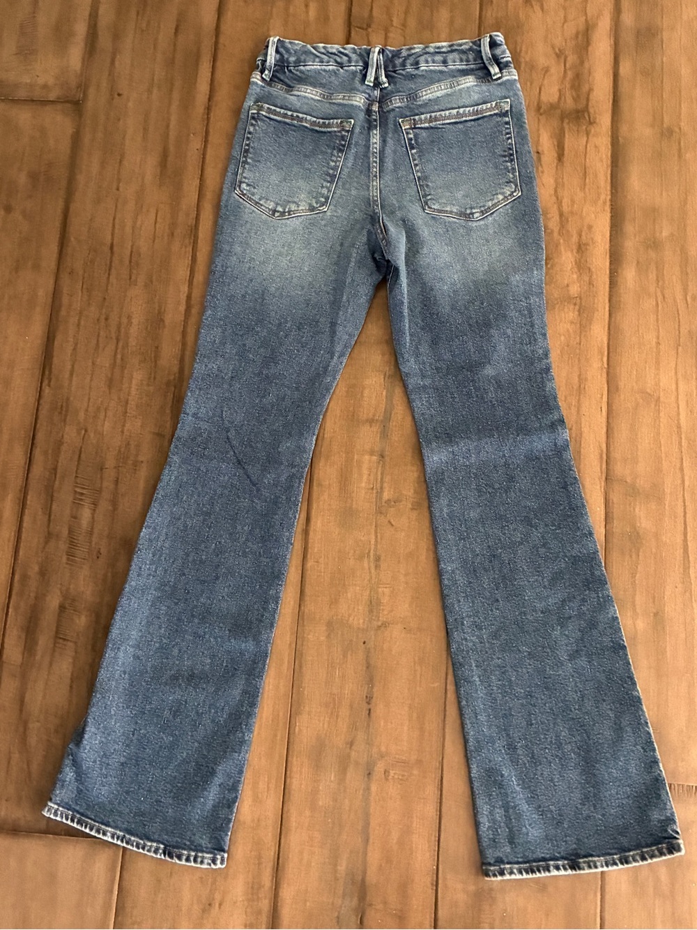 Good American Good Classic High Rise Flare Jeans in Blue Medium Wash - Size 8 - Picture 4 of 15